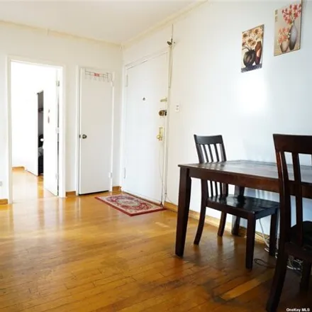 Image 4 - 63-45 Saunders Street, New York, NY 11374, USA - Apartment for sale