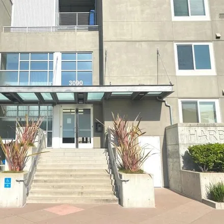 Buy this 4 bed condo on 3074 Glascock Street in Oakland, CA 94601