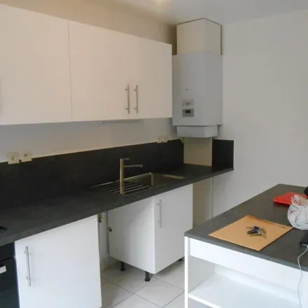 Rent this 3 bed apartment on 38 Rue Francis Chirat in 69100 Villeurbanne, France