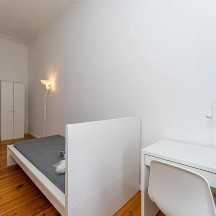 Rent this 3 bed apartment on Boxi Spätshop in Boxhagener Straße, 10245 Berlin