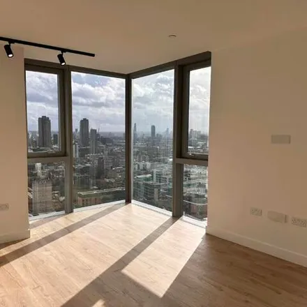 Image 3 - Aurora Tower, City Road, London, EC1V 1AE, United Kingdom - Apartment for sale