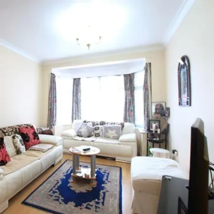 Image 2 - Park Avenue, Southall, Great London, Ub1 - Townhouse for sale