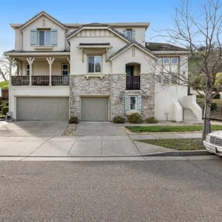 Buy this 4 bed house on Bridle Ridge Drive in Fairfield, CA 94534
