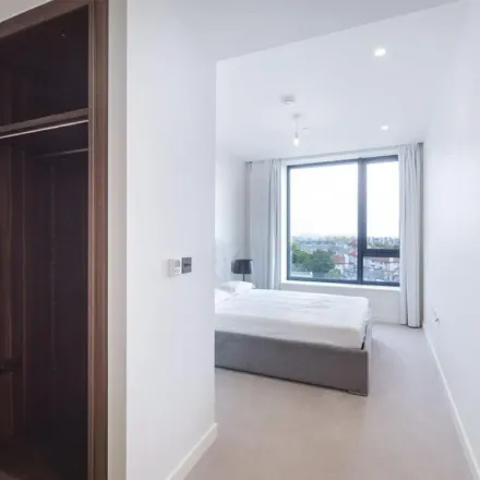 Image 2 - Wood Crescent, London, W12 7EE, United Kingdom - Apartment for rent