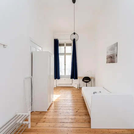 Rent this 5 bed room on Wisbyer Straße 71 in 10439 Berlin, Germany