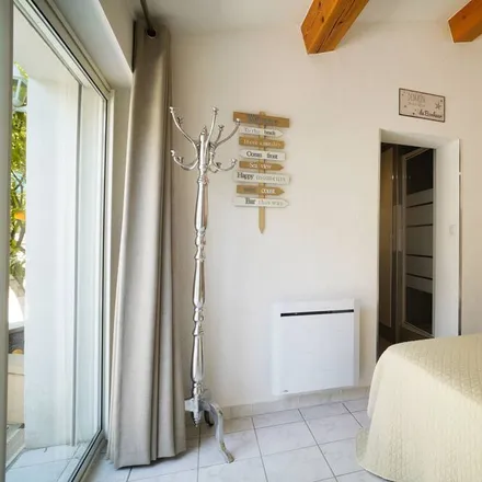 Rent this 2 bed house on Orpi in 10 Avenue Aristide Briand, 83270 Saint-Cyr-sur-Mer