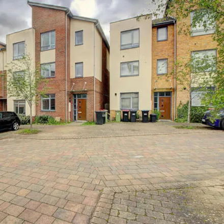 Buy this 5 bed townhouse on The Martlet in Bletchley, MK6 4AZ