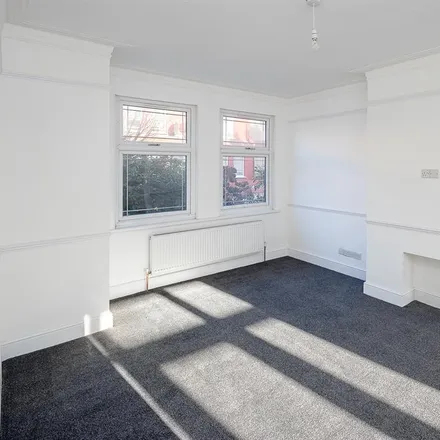 Rent this 4 bed townhouse on Thackeray Avenue in London, N17 9DT