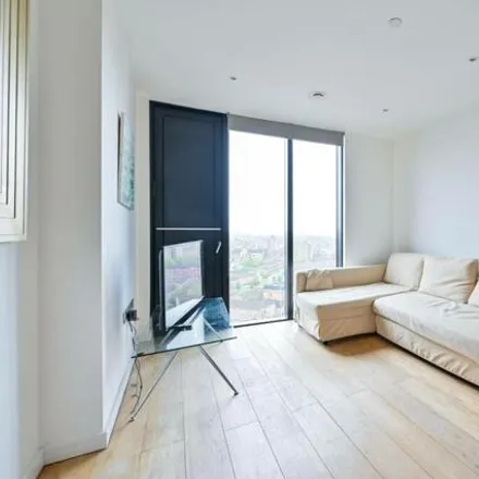Image 2 - Strata SE1, 8 Walworth Road, London, SE1 6EE, United Kingdom - Apartment for rent