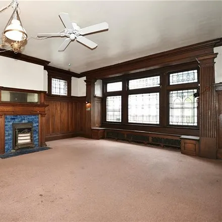 Image 7 - 5743 Woodmont Street, Pittsburgh, PA 15217, USA - House for sale