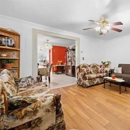 Image 5 - 86-16 130th Street, New York, NY 11418, USA - House for sale