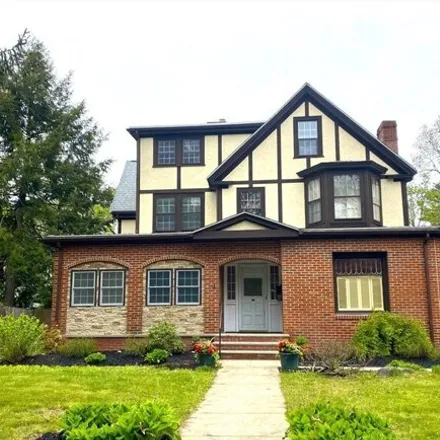 Buy this 6 bed house on 225 Walnut Street in Wellesley, MA 02462