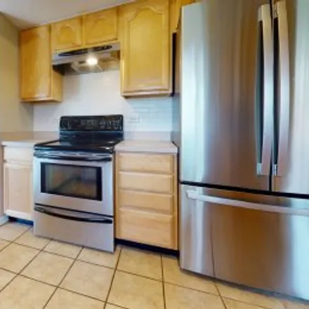 Rent this 4 bed apartment on 1121 Belmar Lane in Strathmore in Buffalo Grove, Buffalo Grove