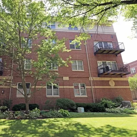Buy this 1 bed condo on 1319 Chicago Avenue in Evanston, IL 60201