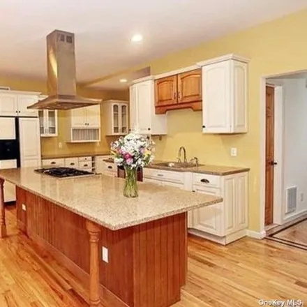 Image 3 - 20 Ridge Drive East, Village of Roslyn Estates, North Hempstead, NY 11576, USA - House for sale