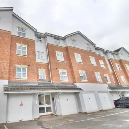 Rent this 2 bed room on 54 Elm Park in Reading, RG30 2HX
