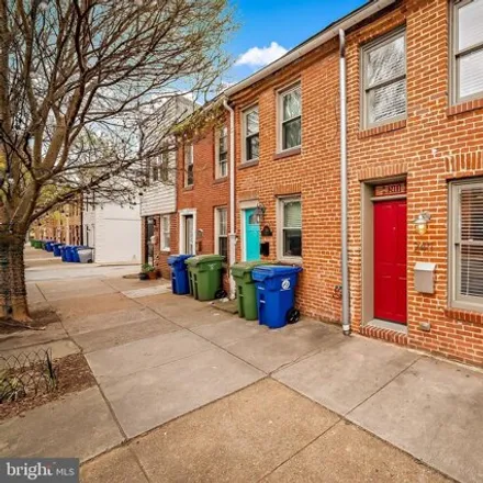 Image 2 - 2411 Fleet Street, Baltimore, MD 21224, USA - House for sale