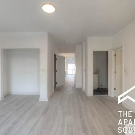 Rent this 3 bed apartment on 4937 North Saint Louis Avenue