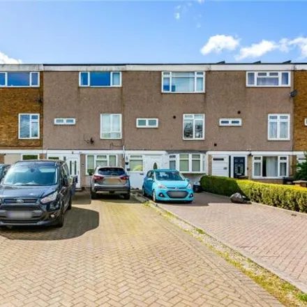 Buy this 5 bed townhouse on Little Lullaway in Basildon, SS15 5JB