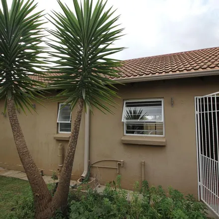 Rent this 3 bed townhouse on Miladys in Ferero Avenue, Randpark Ridge