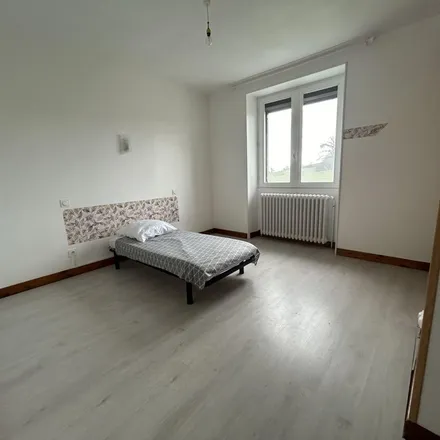 Rent this 5 bed apartment on Mas del Puech in D 118, 12350 Prévinquières
