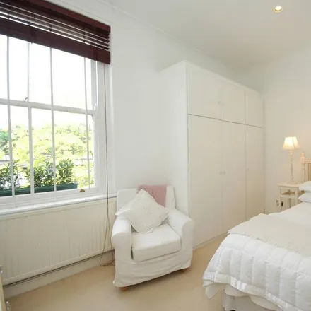 Rent this 2 bed apartment on Oxford Hotel in 16-18 Penywern Road, London