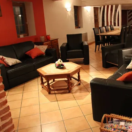 Rent this 4 bed house on 76890 Val-de-Saâne