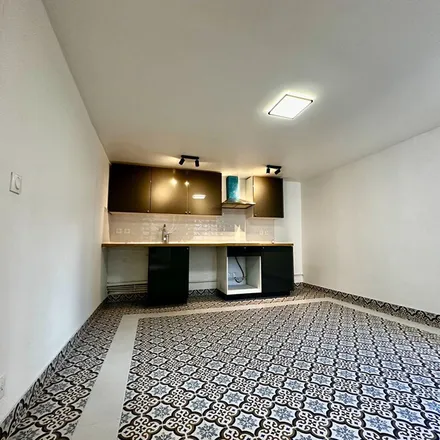 Image 6 - 4 Rue Notre-Dame-de-Bon-Secours, 60200 Compiègne, France - Apartment for rent
