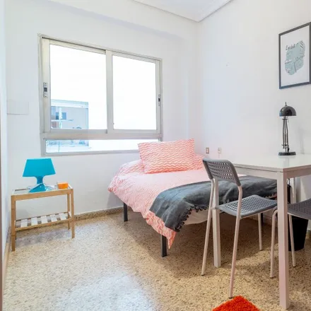 Rent this 5 bed room on La clave in Carrer de Zarra, 7