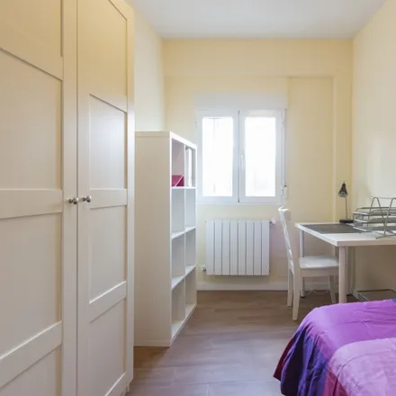 Rent this 3 bed room on Madrid in Calle de El Toboso, 28019 Madrid
