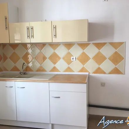 Rent this 2 bed apartment on Avenue des Étangs in 11100 Narbonne, France