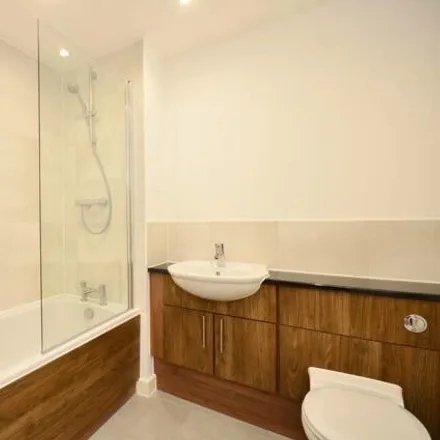 Image 3 - Wallis House, 1100 Great West Road, London, TW8 0HE, United Kingdom - Apartment for rent