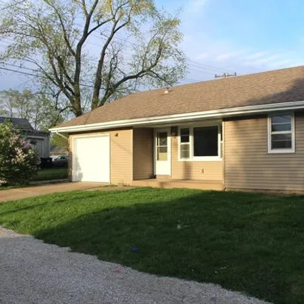 Buy this 2 bed house on 198 North Mulberry Street in Clinton, IL 61727