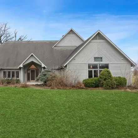 Buy this 5 bed house on 1646 Overland Road in Burtons Bridge, McHenry County