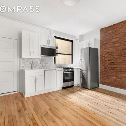 Rent this studio apartment on Pepe Rosso in Sullivan Street, New York