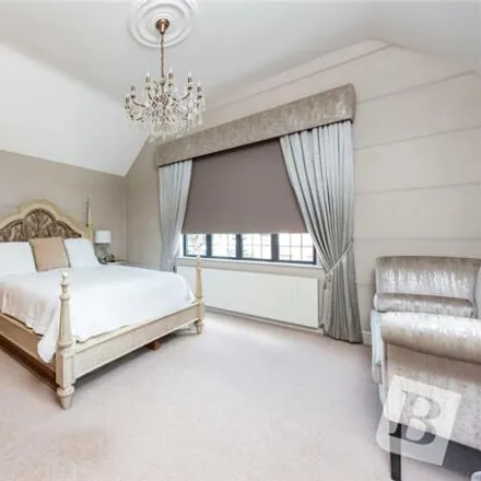 Image 3 - Holden Way, London, RM14 1BP, United Kingdom - House for sale