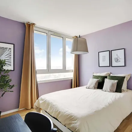 Rent this 5 bed room on Bâtiment J in 2-6 Rue Jean Mermoz, 94270 Le Kremlin-Bicêtre