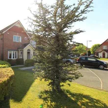 Rent this 3 bed duplex on Foxhill Close in Sandiway, CW8 2AP