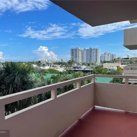 Buy this 1 bed condo on 3233 Northeast 34th Street in Fort Lauderdale, FL 33308