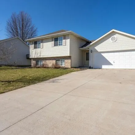 Buy this 4 bed house on 845 Birchwood Drive in Colona, IL 61241