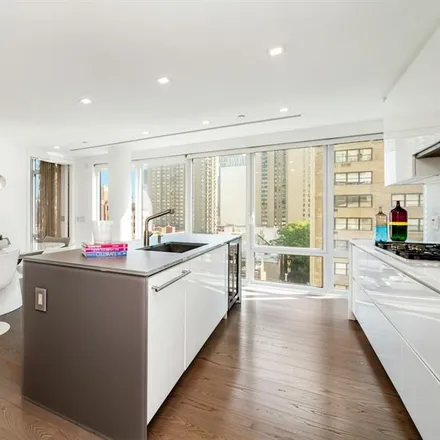 Image 4 - 1355 FIRST AVENUE 9 in New York - Apartment for sale
