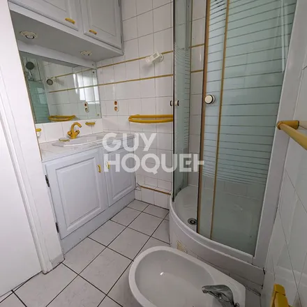 Rent this 4 bed apartment on 32 Rue Francis Clerc in 25000 Besançon, France