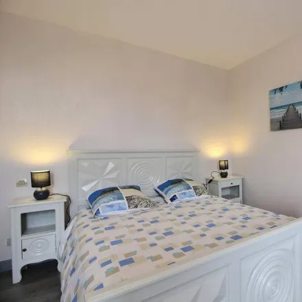 Rent this 3 bed house on Rue de Tréguier in 22740 Lézardrieux, France