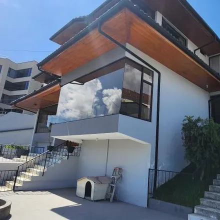 Rent this 6 bed house on Beck Rollo in 170104, Quito