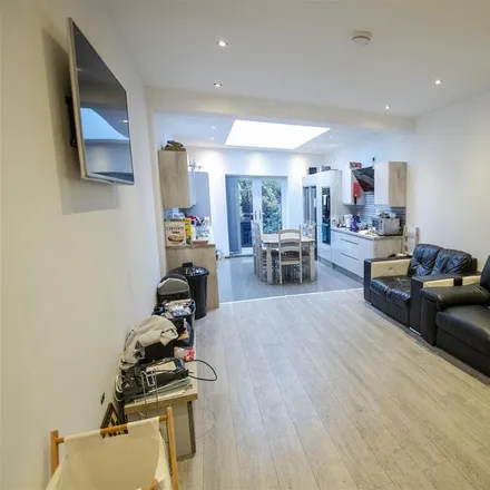 Rent this 7 bed house on 22 Luton Road in Selly Oak, B29 7BN