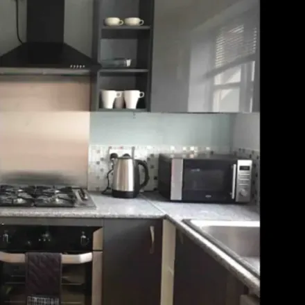 Rent this 3 bed townhouse on Newmarsh Road in London, SE28 8TE