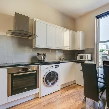 Rent this studio apartment on 19 Warwick Road in London, SW5 9UG