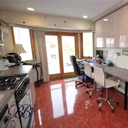 Image 4 - 2428 East 71st Street, New York, NY 11234, USA - House for sale