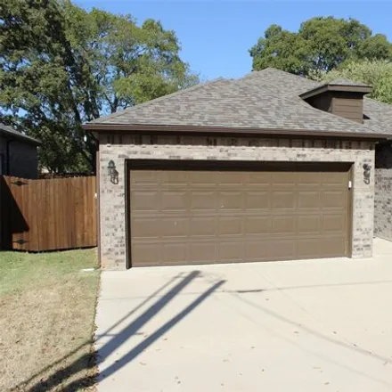 Rent this 3 bed house on 2311 W Bond St in Denison, Texas