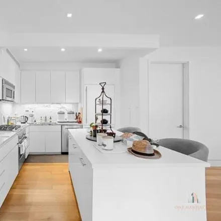 Image 5 - 350 East 81st Street, New York, NY 10075, USA - Condo for sale